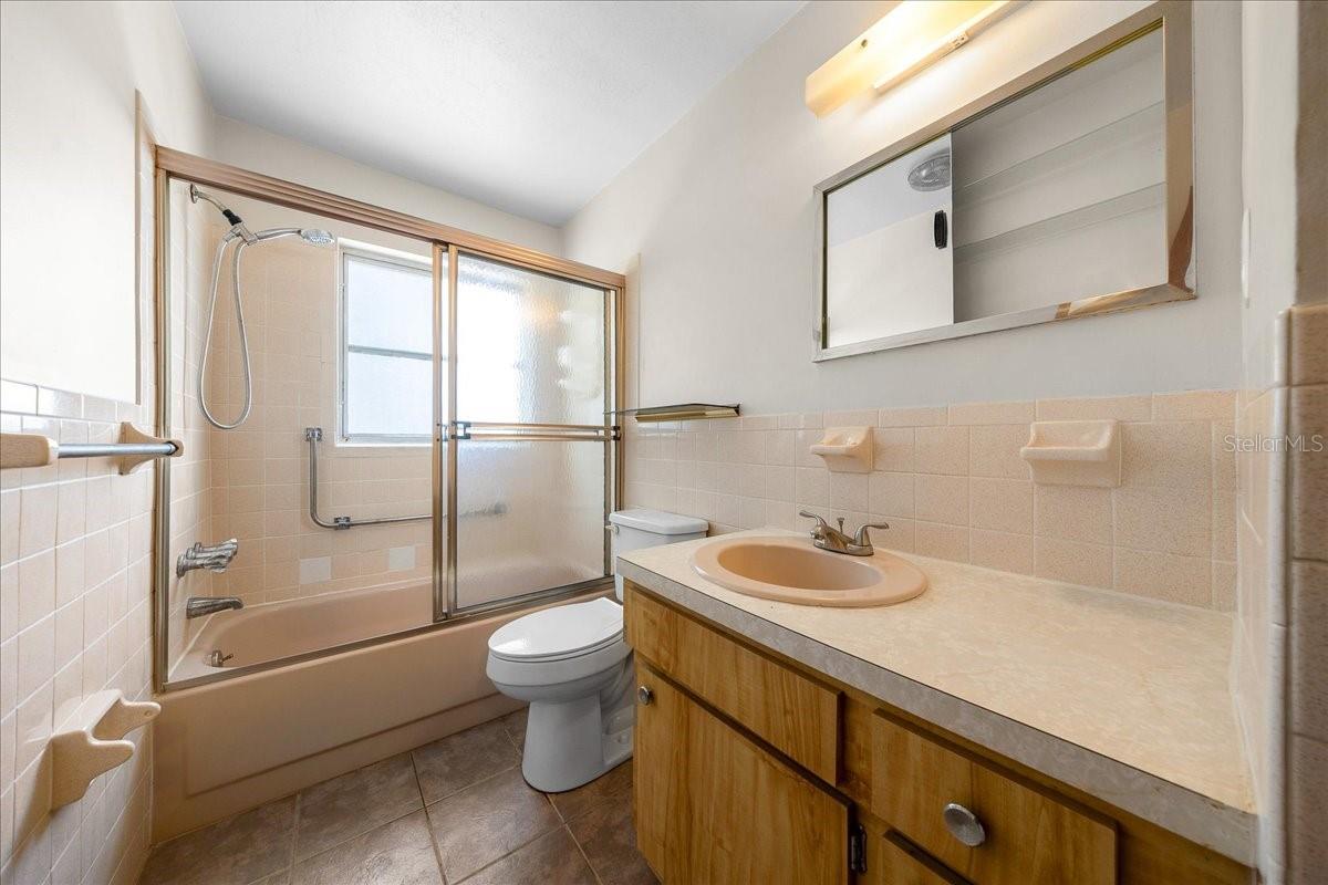 Image 10 of 35 For 82 Jeffery Street