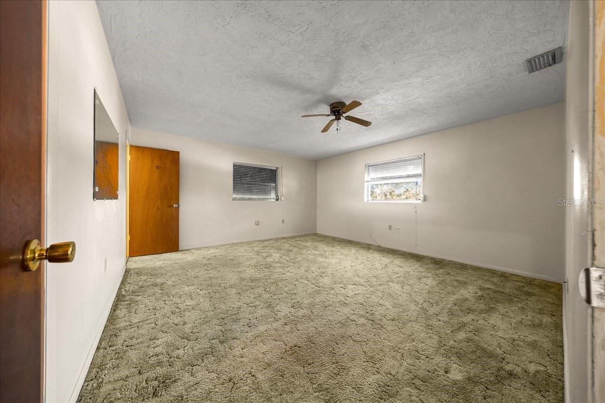 Image 11 of 35 For 82 Jeffery Street