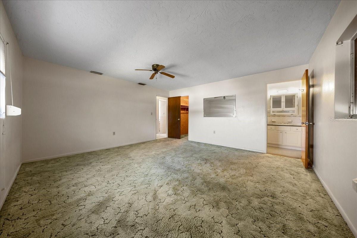 Image 13 of 35 For 82 Jeffery Street