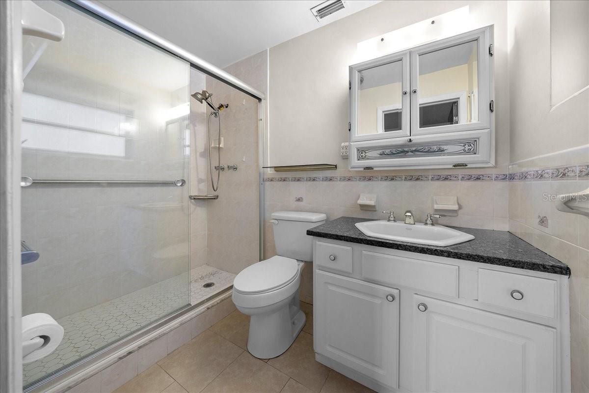 Image 14 of 35 For 82 Jeffery Street