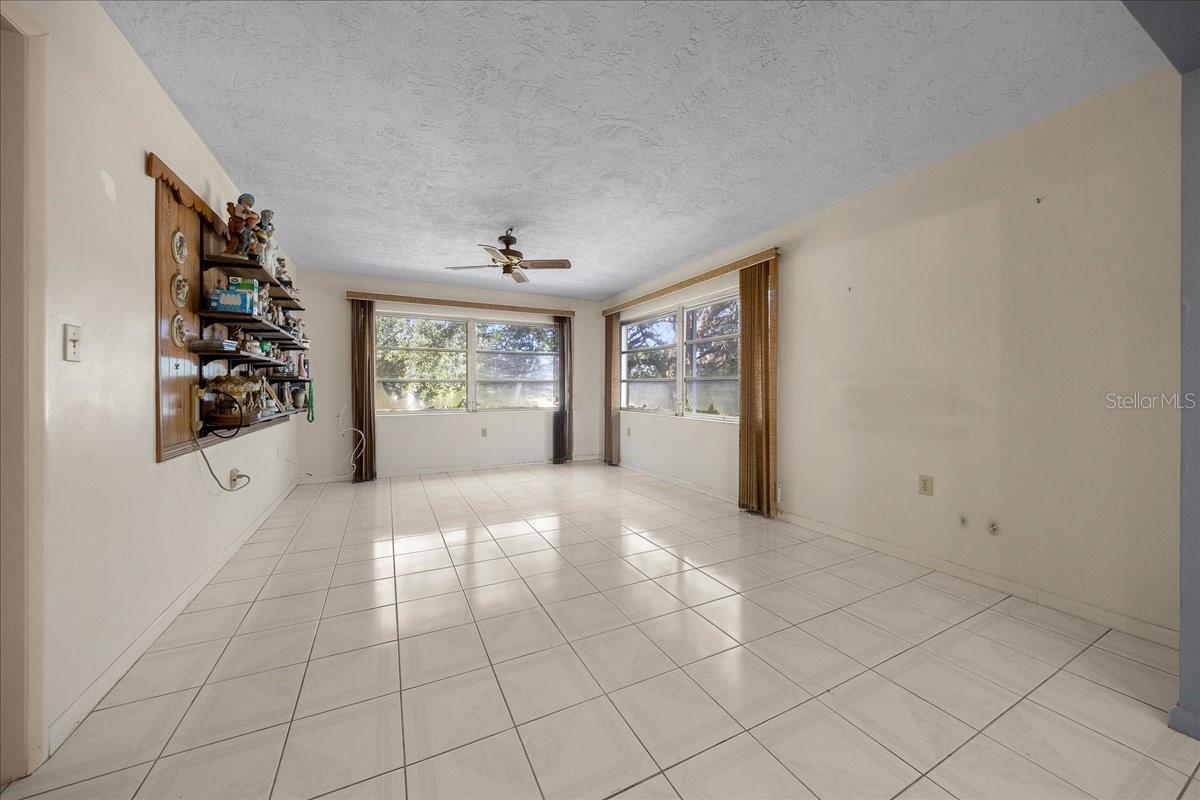 Image 17 of 35 For 82 Jeffery Street