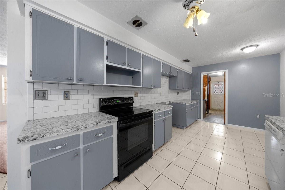 Image 25 of 35 For 82 Jeffery Street