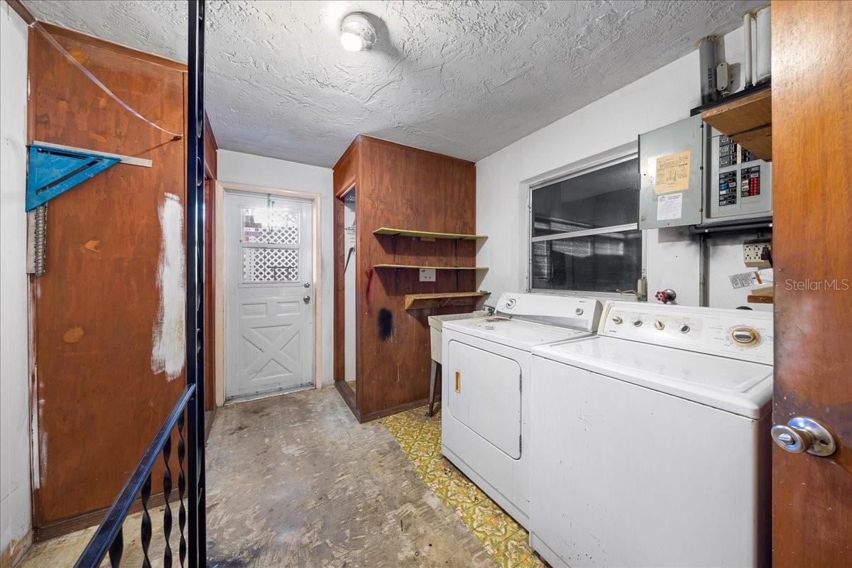 Image 29 of 35 For 82 Jeffery Street