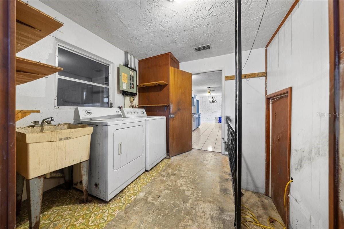 Image 30 of 35 For 82 Jeffery Street