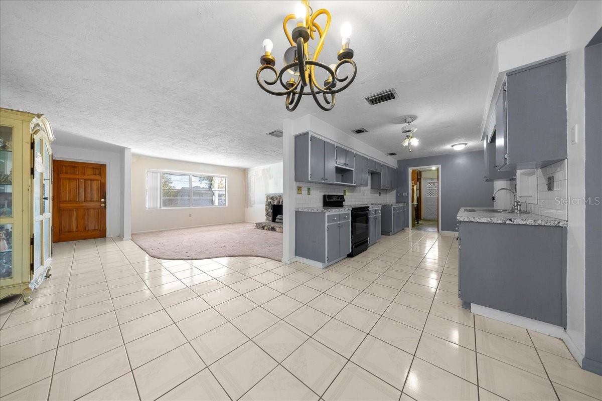 Image 7 of 35 For 82 Jeffery Street