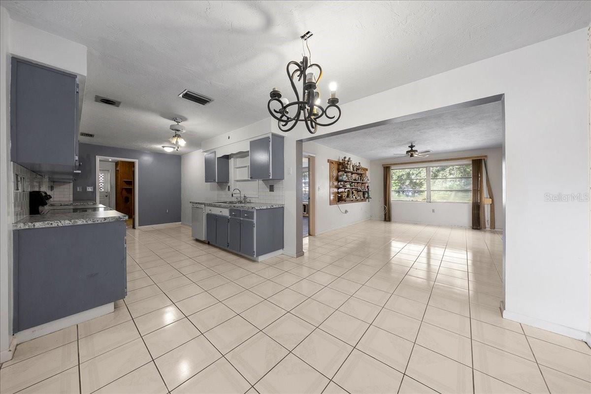 Image 8 of 35 For 82 Jeffery Street