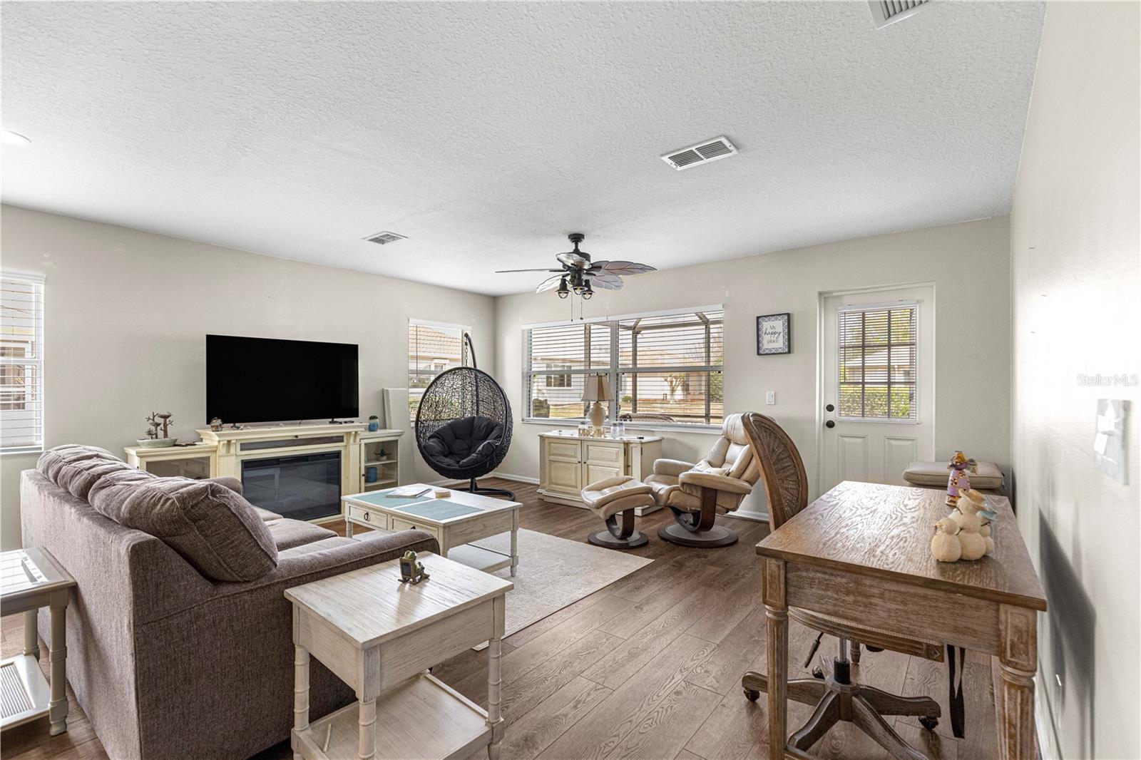 Image 16 of 39 For 9815 92nd Place Road