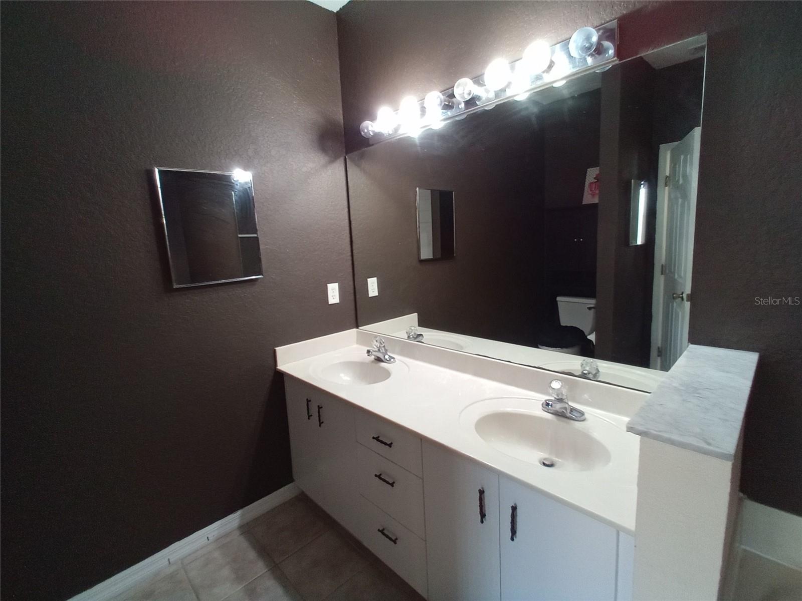 Image 19 of 35 For 15201 Indian Creek Drive B