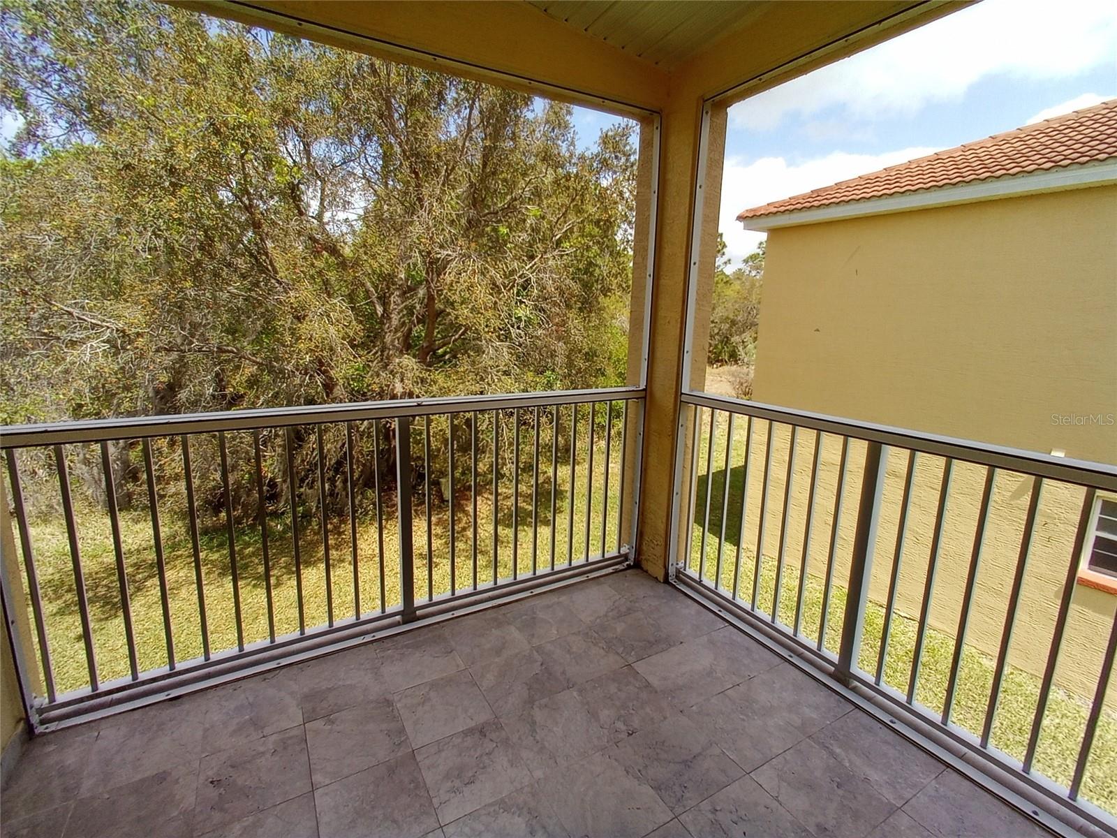 Image 23 of 35 For 15201 Indian Creek Drive B