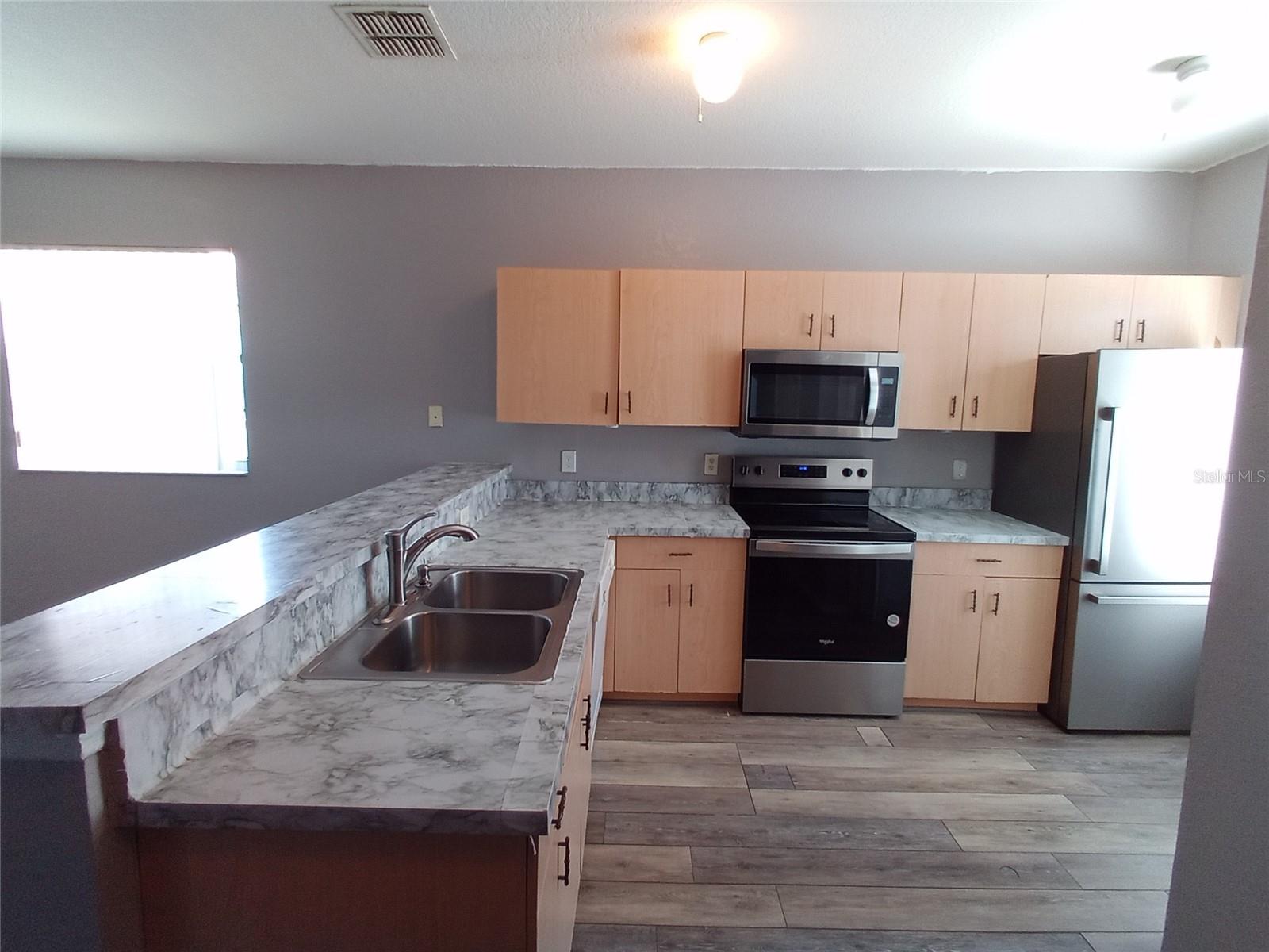 Image 9 of 35 For 15201 Indian Creek Drive B