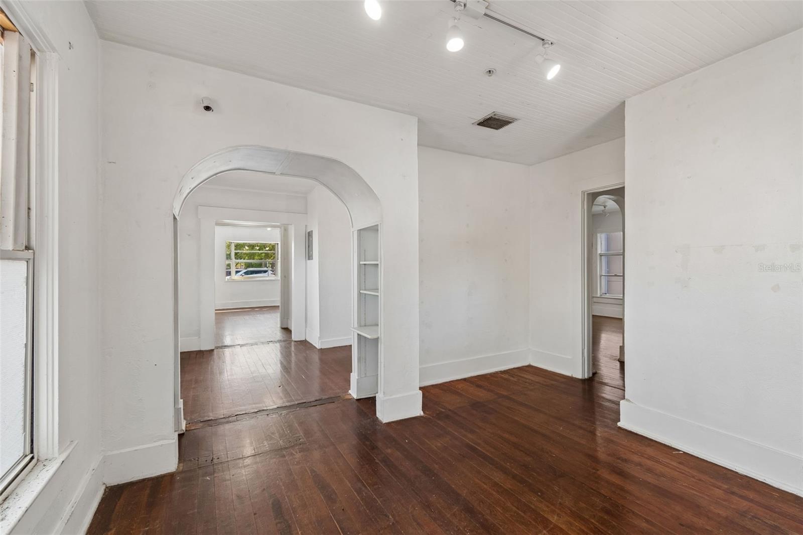 Image 19 of 51 For 123 2nd Avenue S