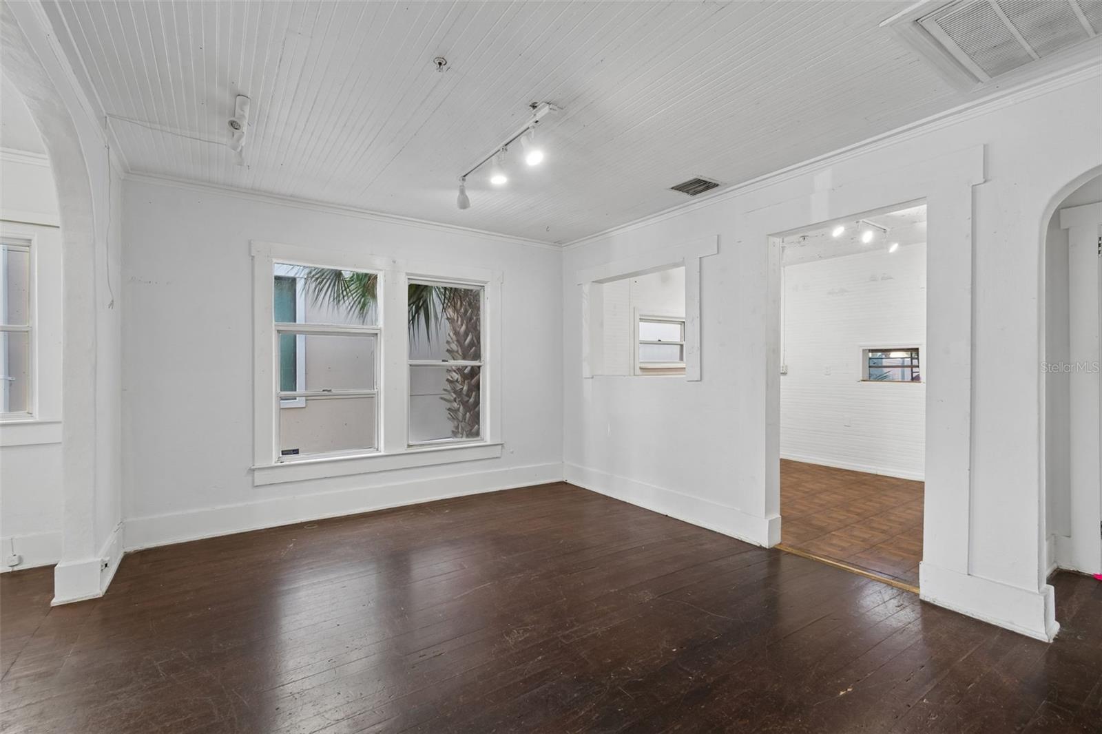 Image 21 of 51 For 123 2nd Avenue S