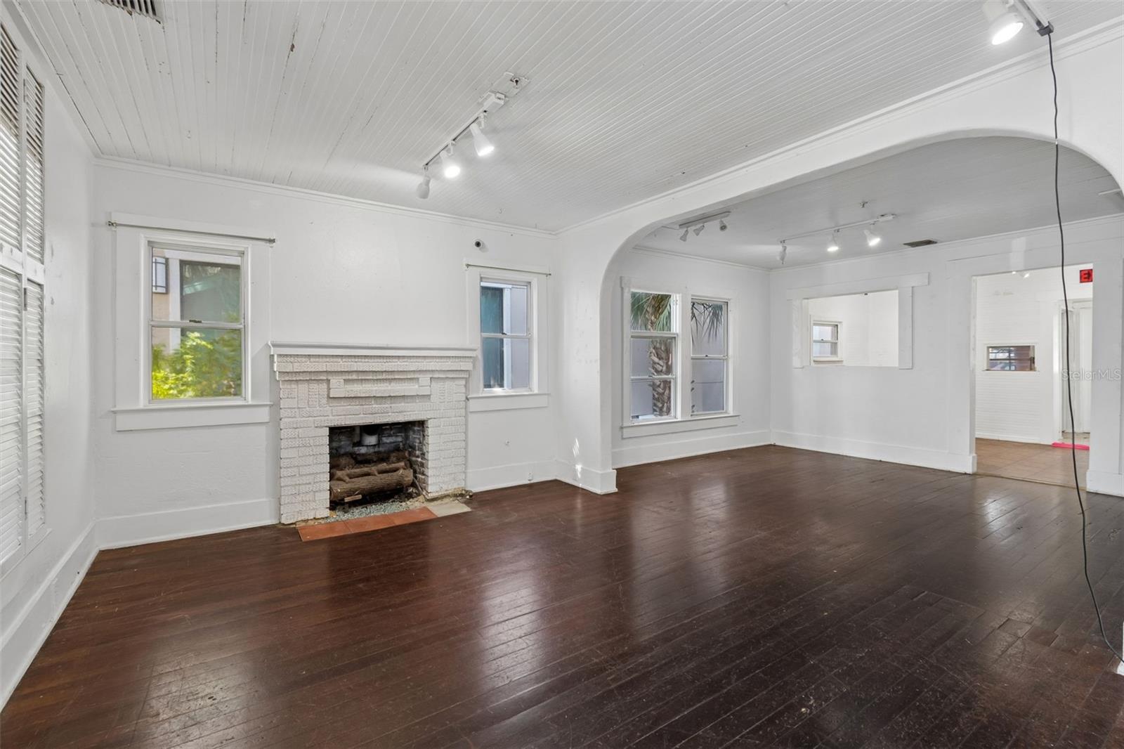 Image 27 of 51 For 123 2nd Avenue S