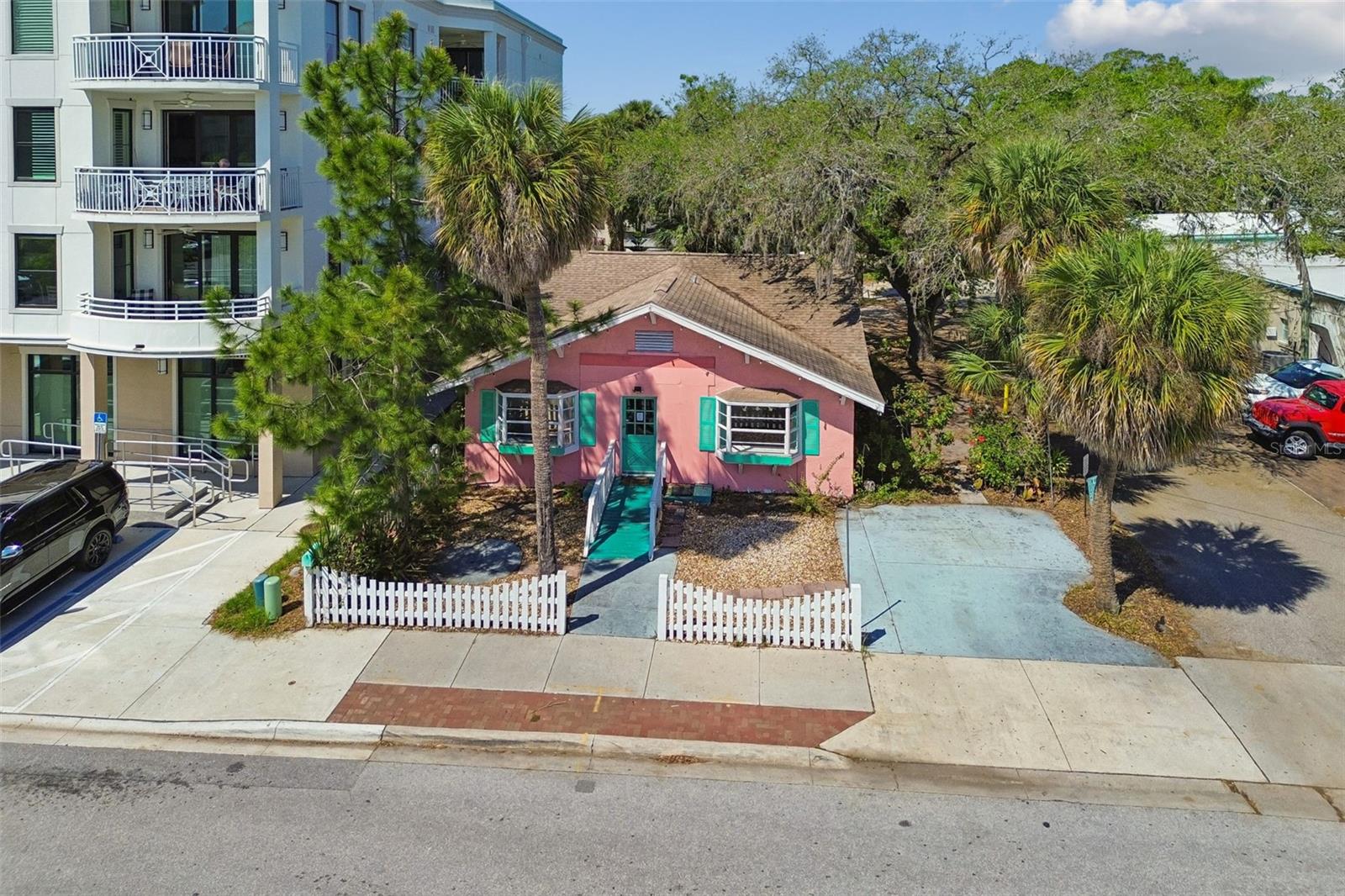 Image 31 of 51 For 123 2nd Avenue S