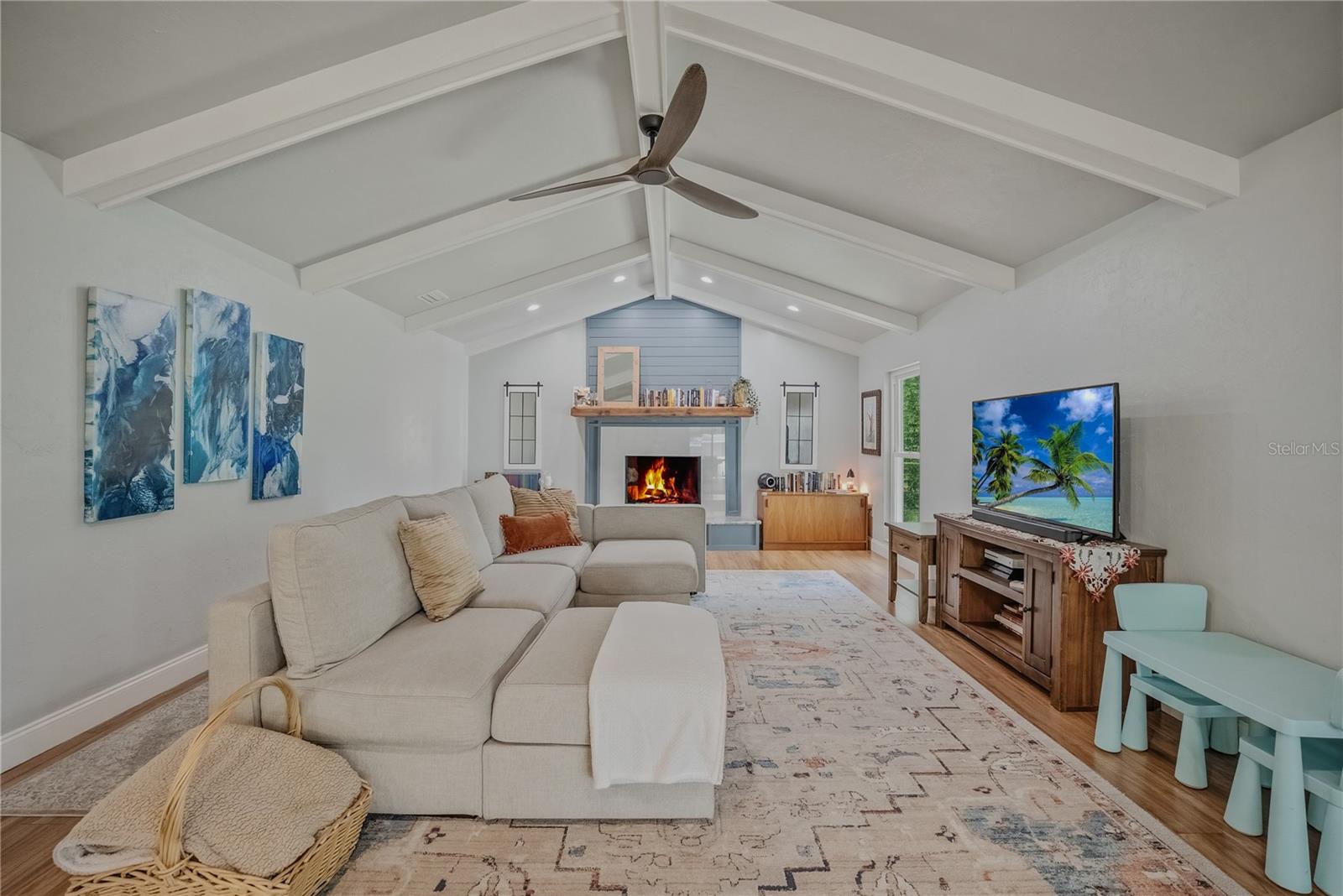 Image 11 of 49 For 19810 85th Loop