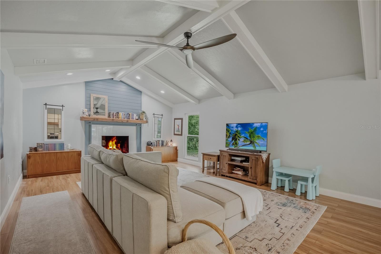 Image 12 of 49 For 19810 85th Loop