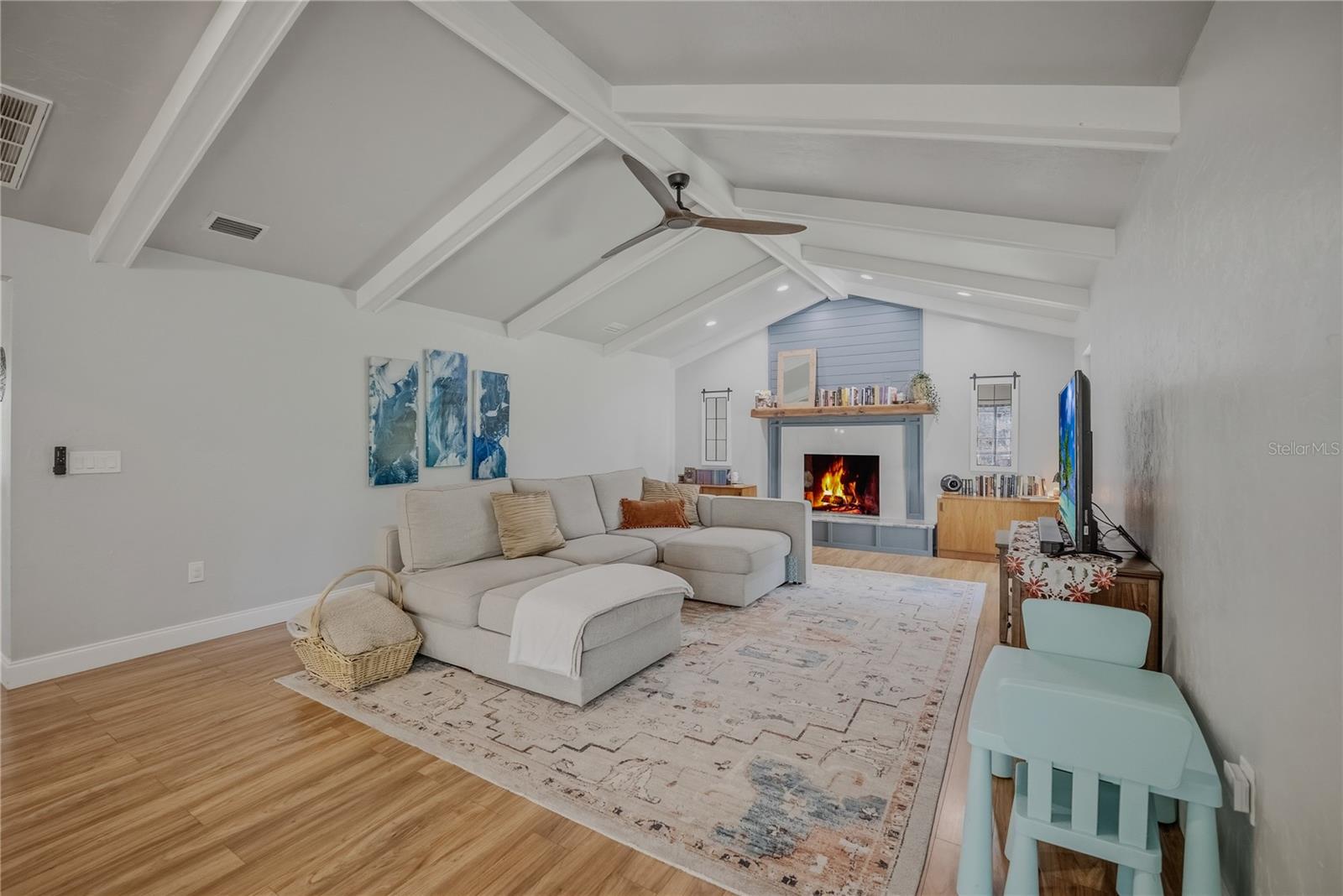 Image 14 of 49 For 19810 85th Loop