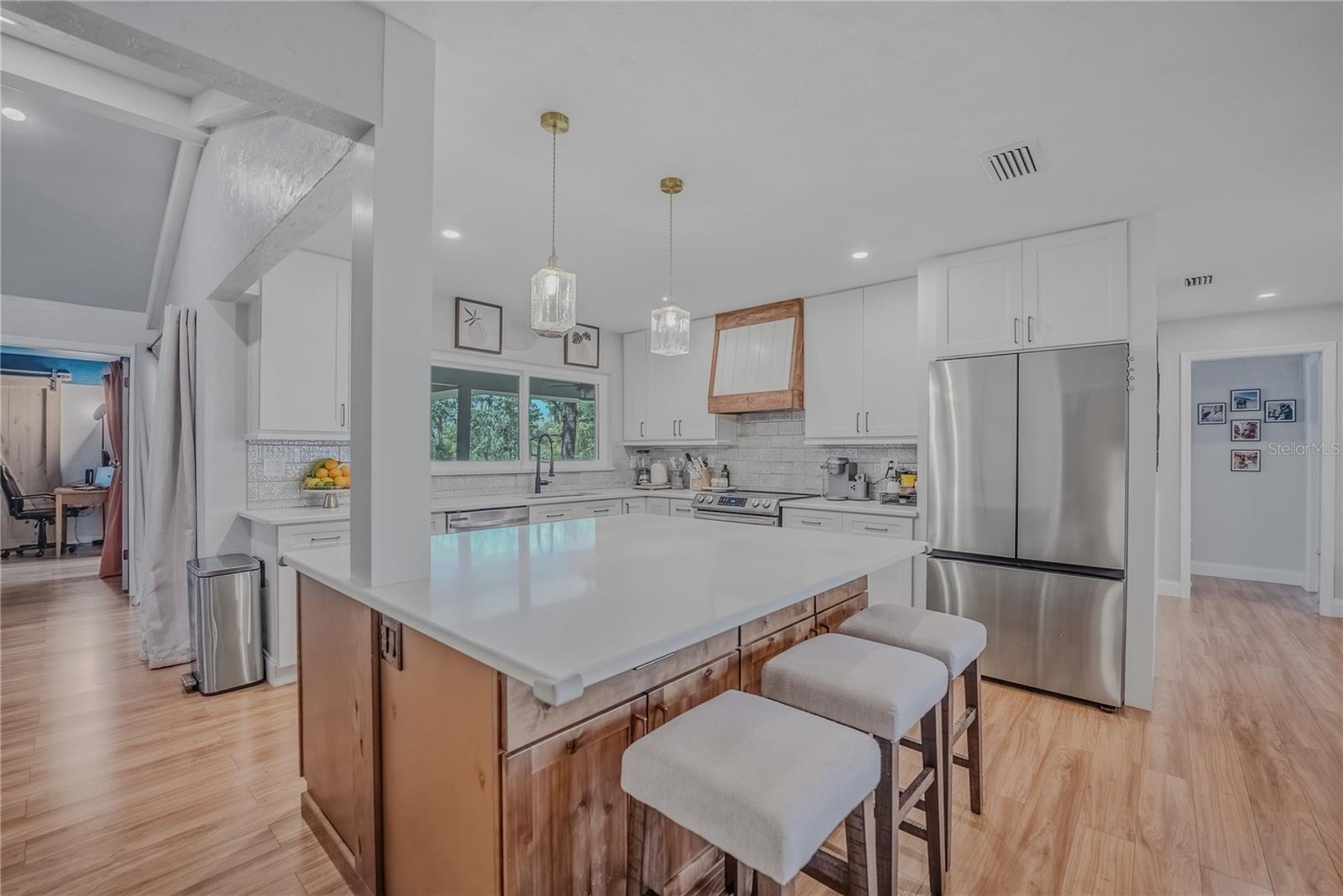 Image 16 of 49 For 19810 85th Loop