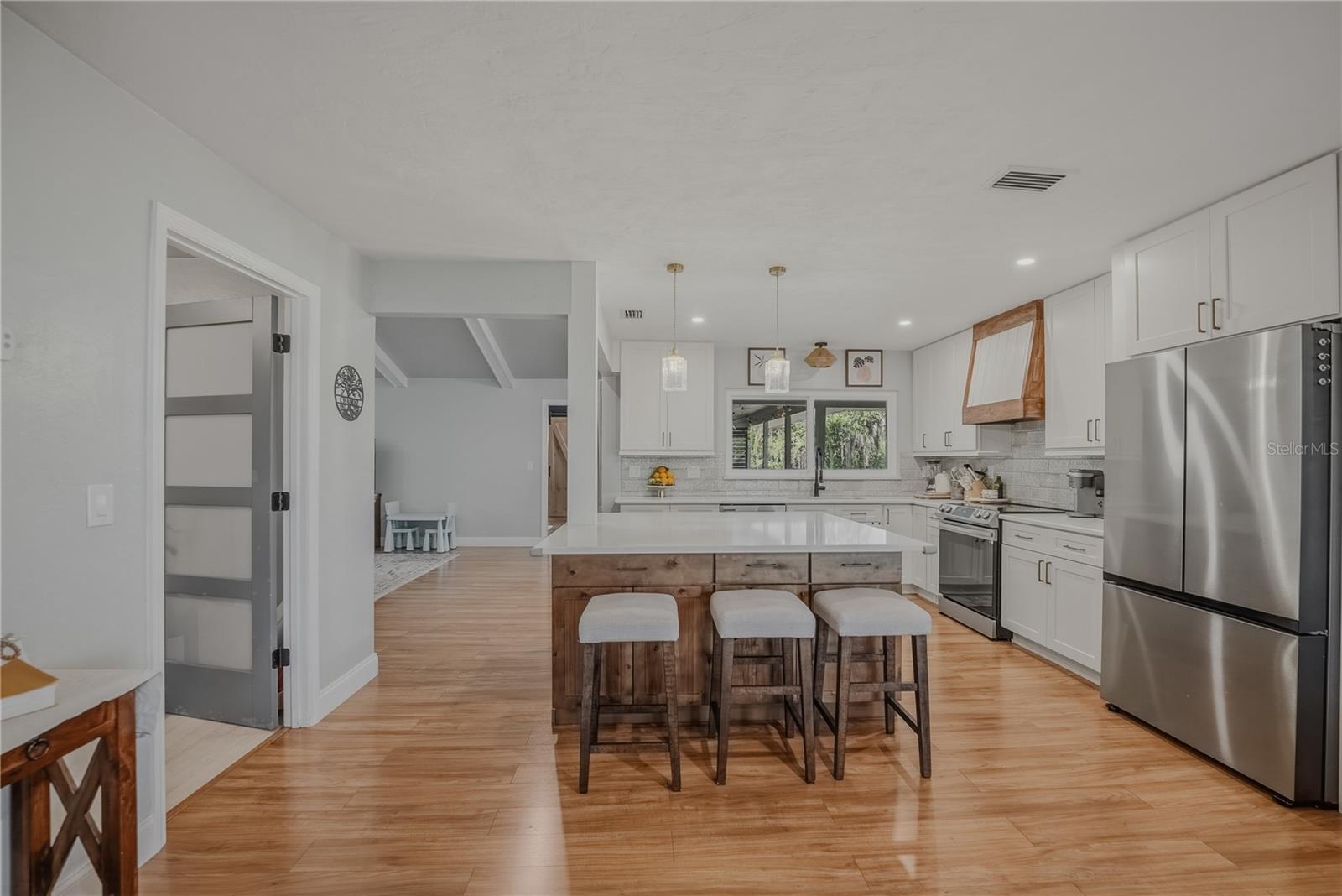 Image 19 of 49 For 19810 85th Loop