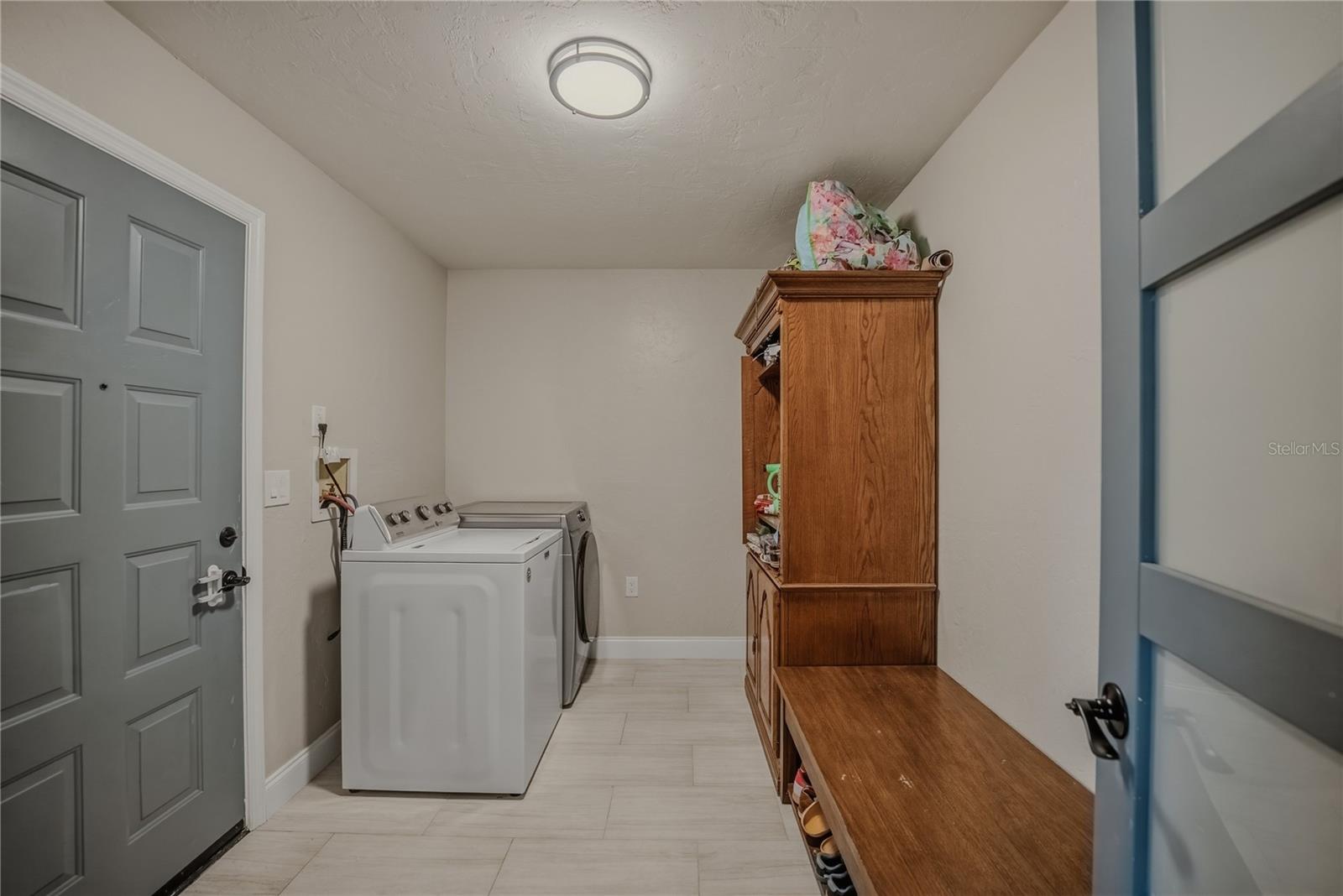 Image 20 of 49 For 19810 85th Loop