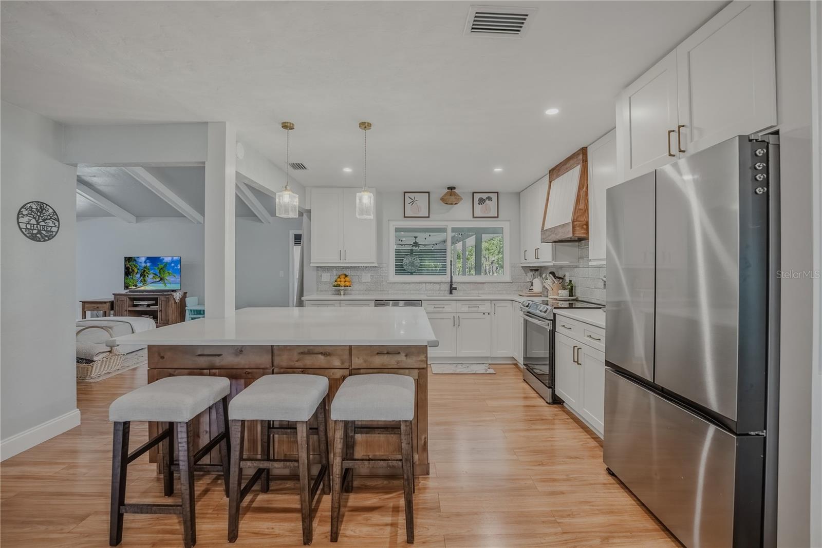 Image 22 of 49 For 19810 85th Loop