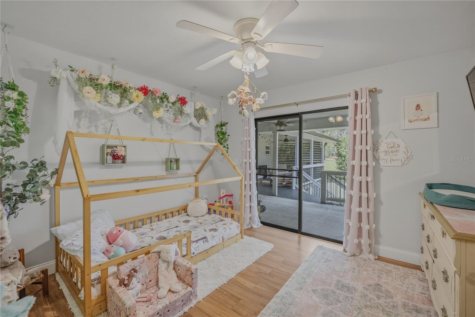 Image 24 of 49 For 19810 85th Loop