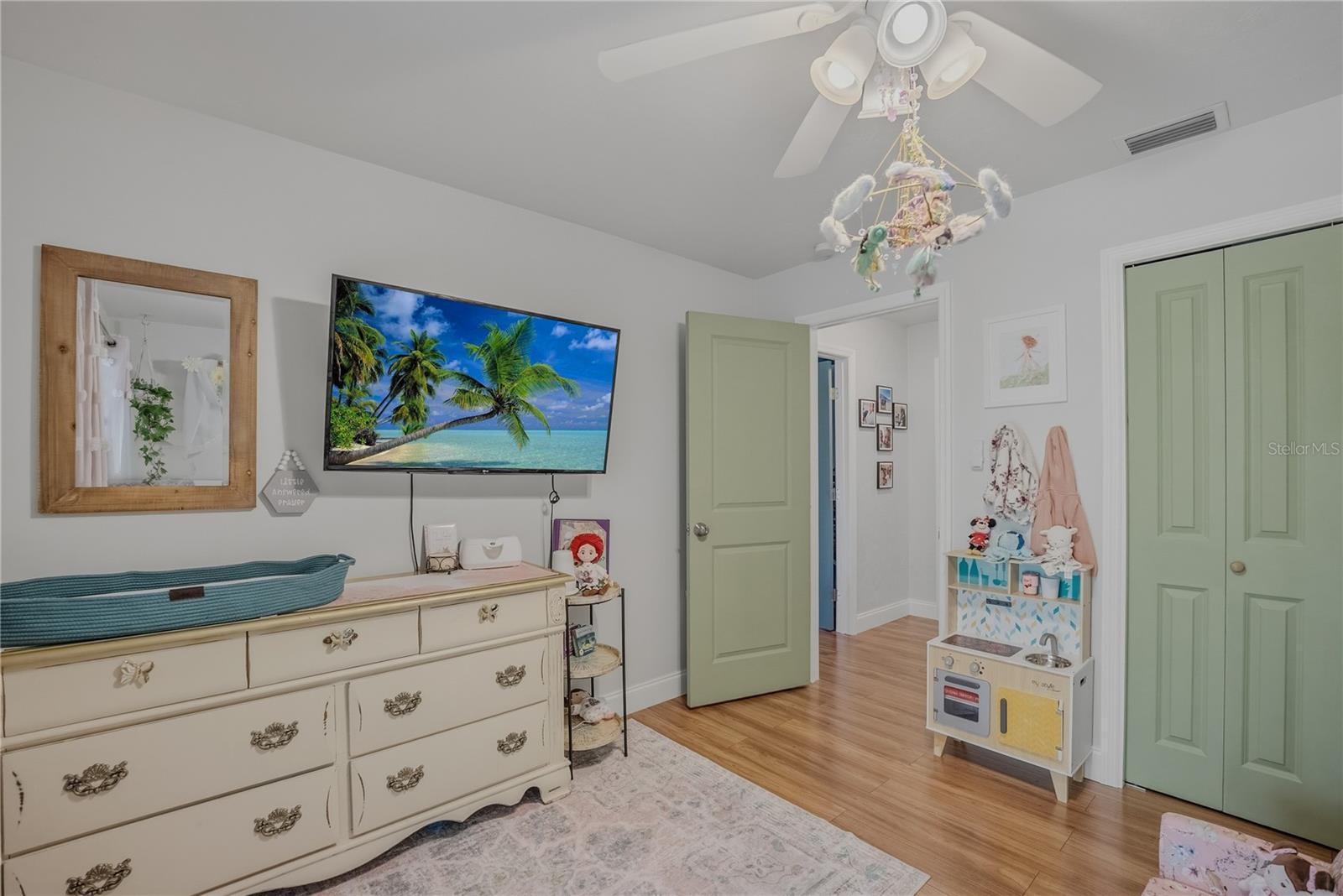 Image 26 of 49 For 19810 85th Loop