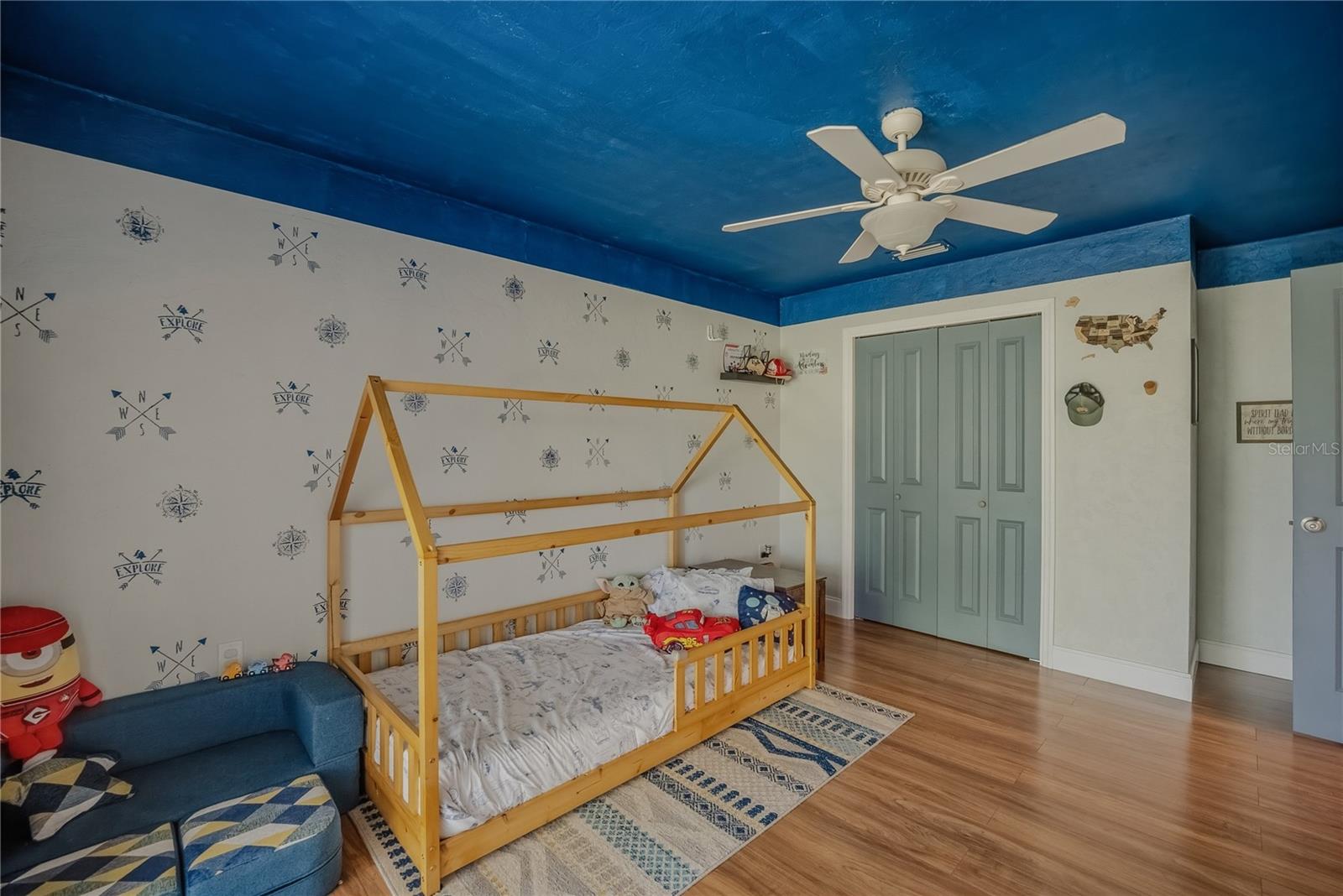 Image 29 of 49 For 19810 85th Loop