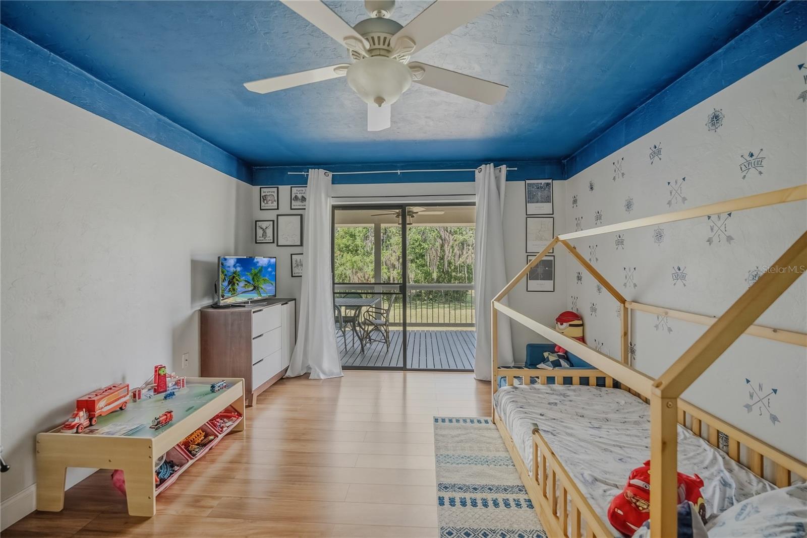 Image 30 of 49 For 19810 85th Loop