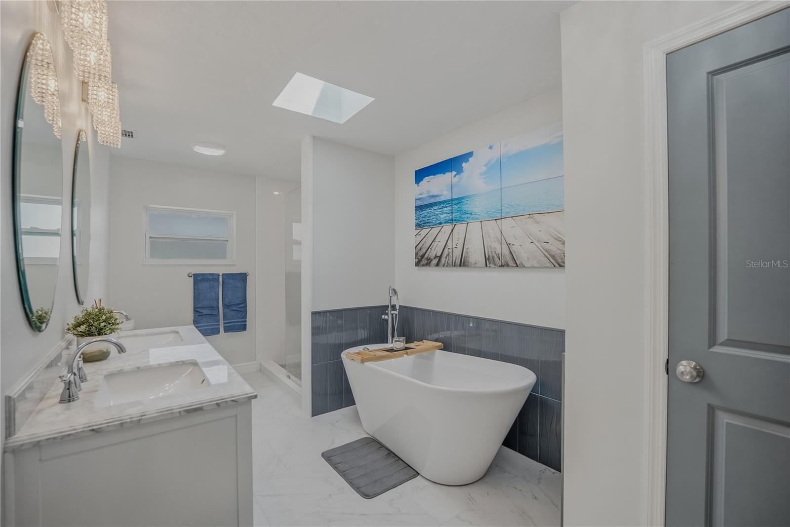 Image 31 of 49 For 19810 85th Loop