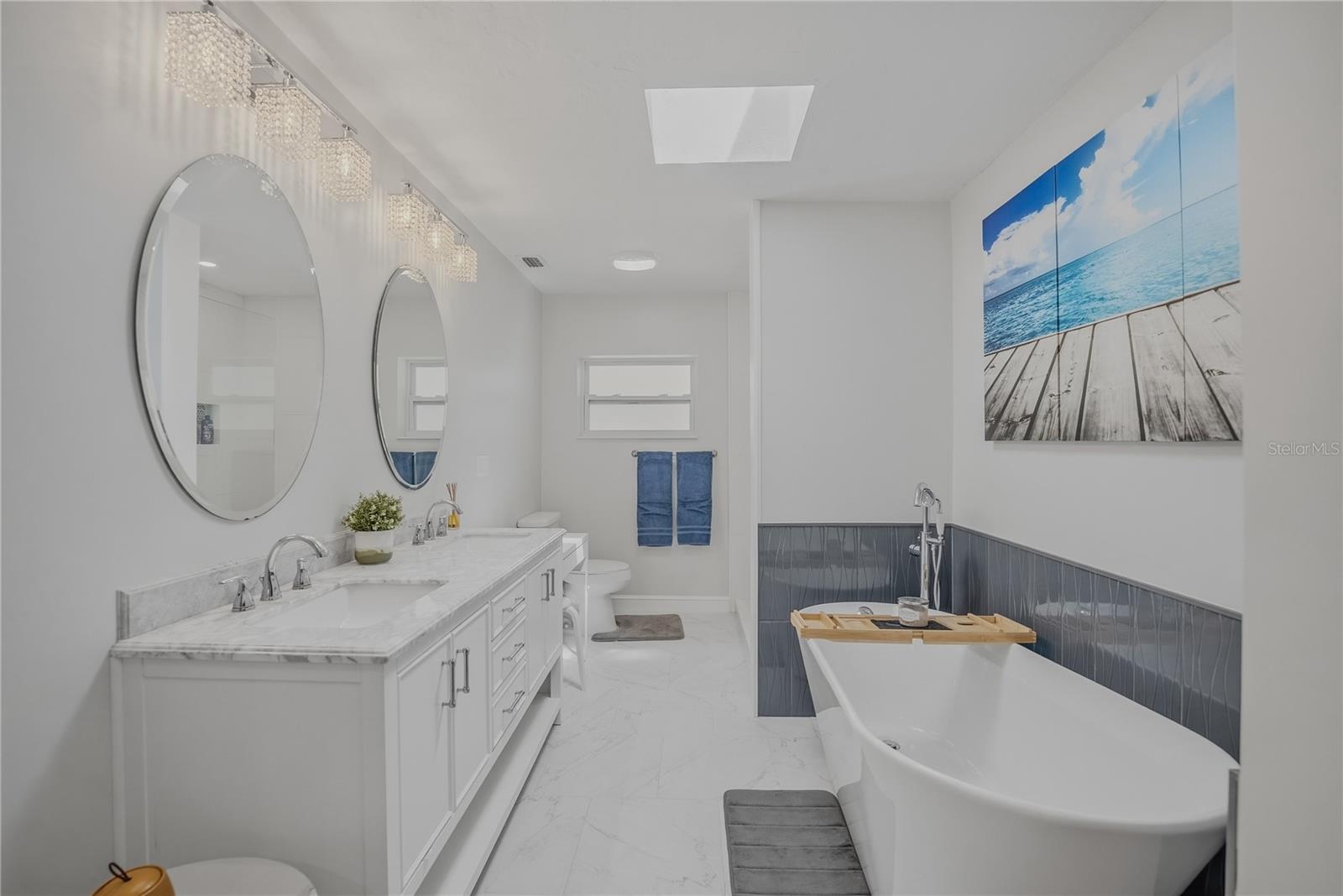 Image 32 of 49 For 19810 85th Loop