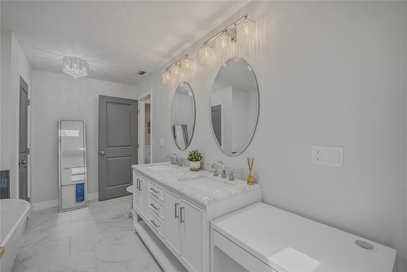 Image 33 of 49 For 19810 85th Loop