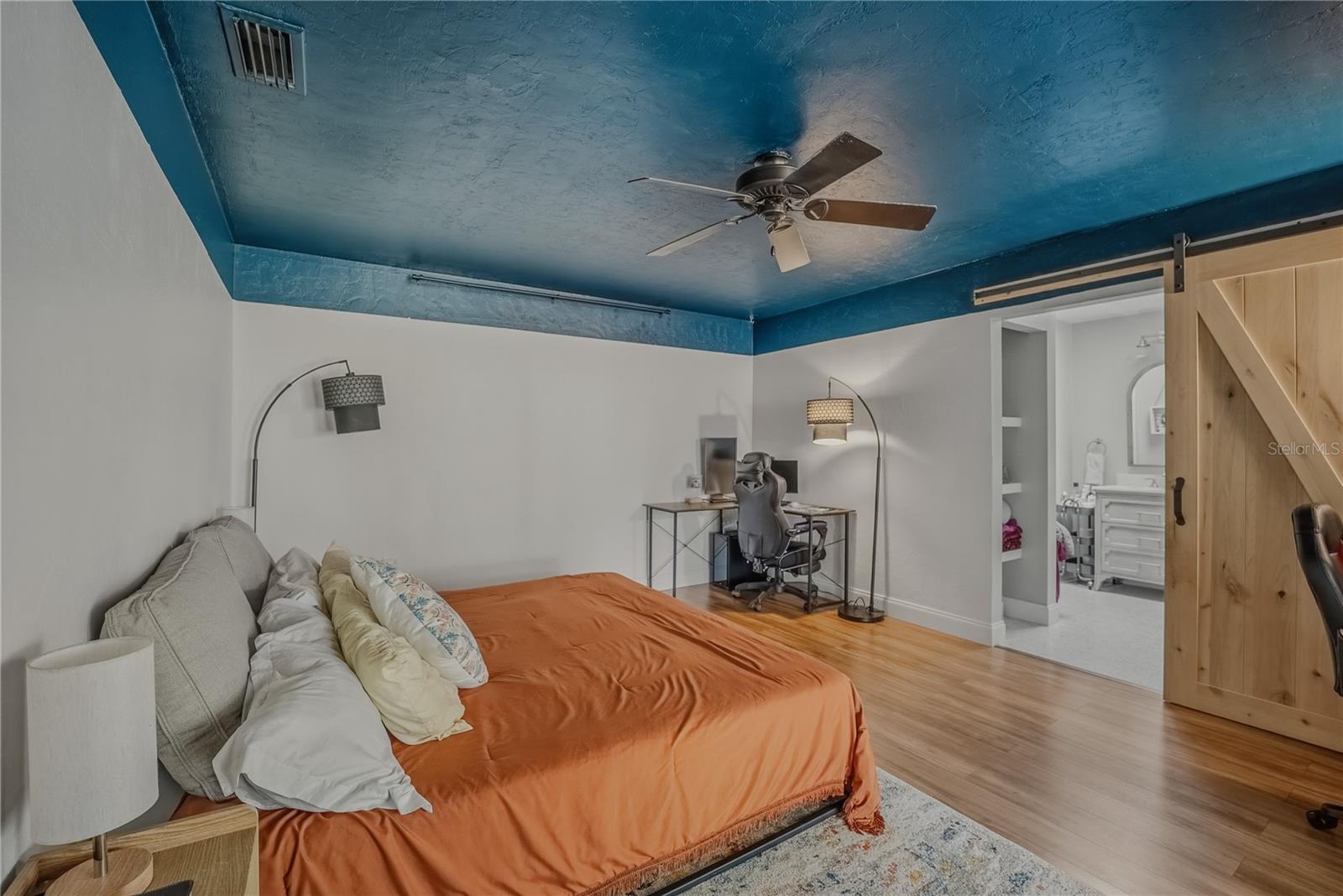 Image 38 of 49 For 19810 85th Loop