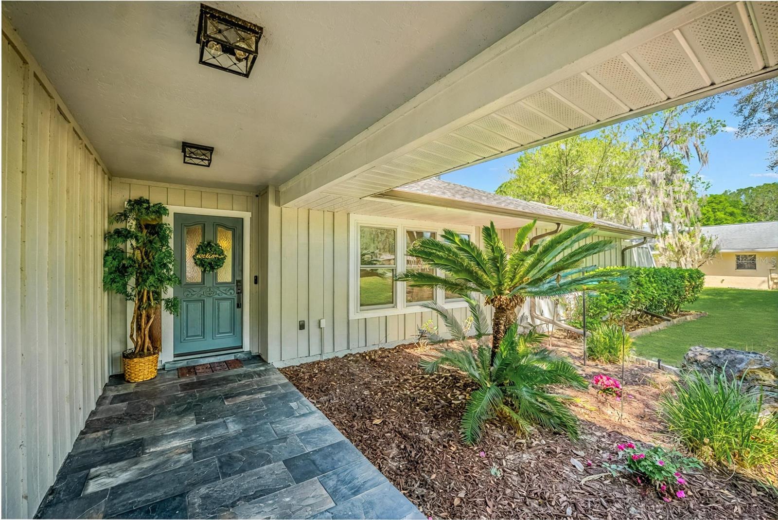 Image 4 of 49 For 19810 85th Loop