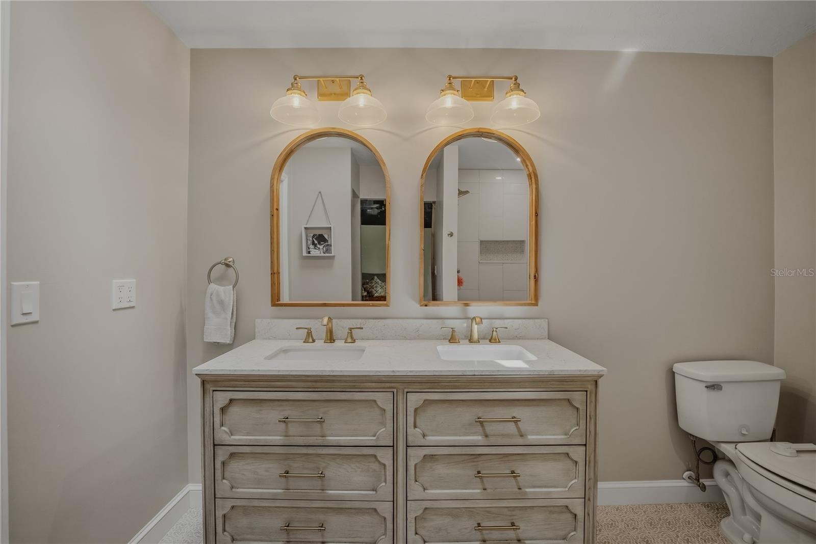 Image 40 of 49 For 19810 85th Loop