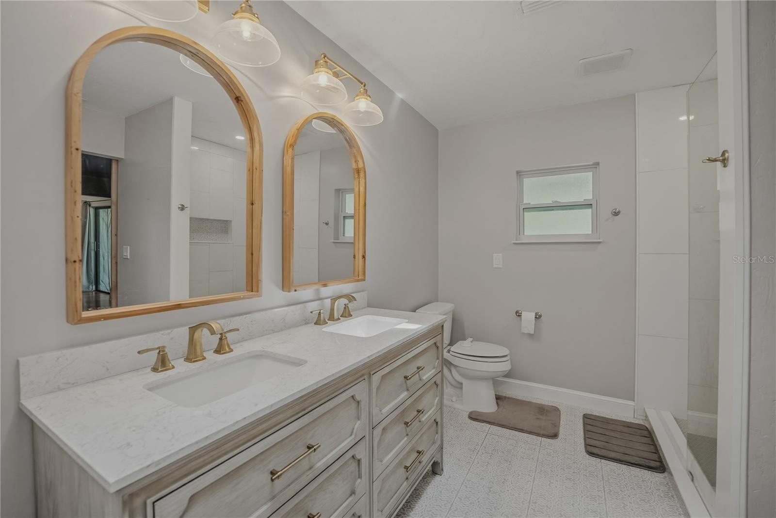 Image 41 of 49 For 19810 85th Loop