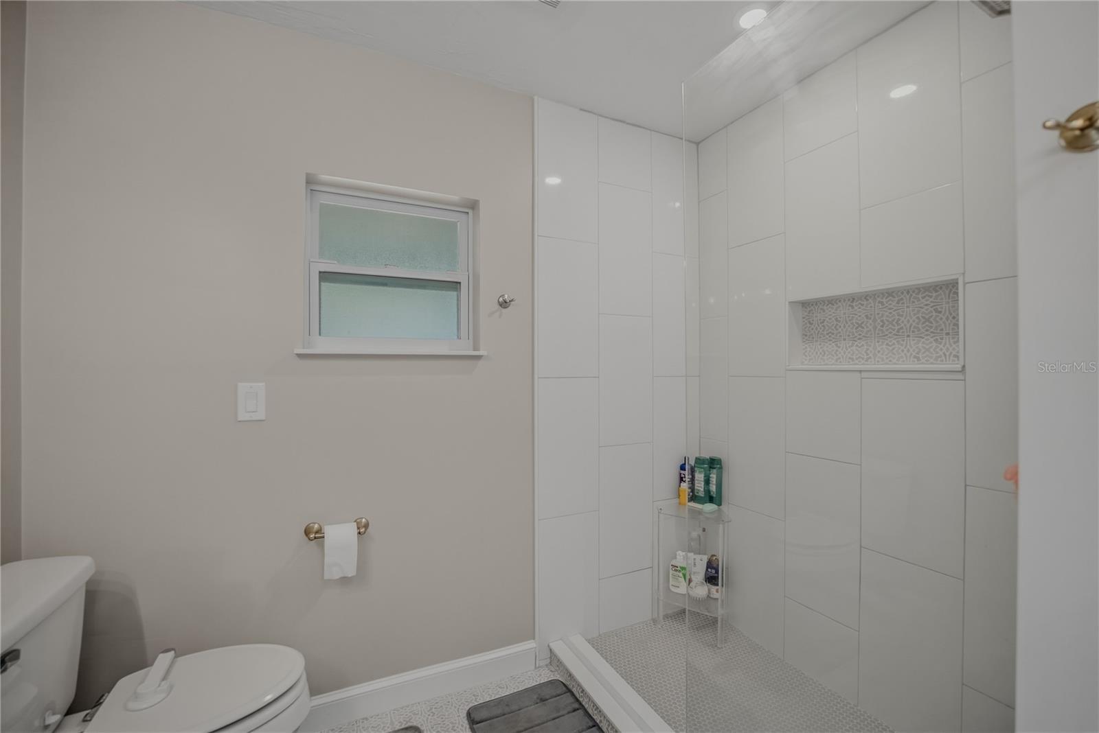 Image 43 of 49 For 19810 85th Loop