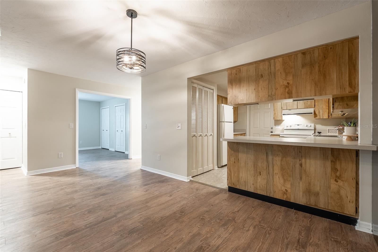 Image 11 of 41 For 1720 38 Avenue