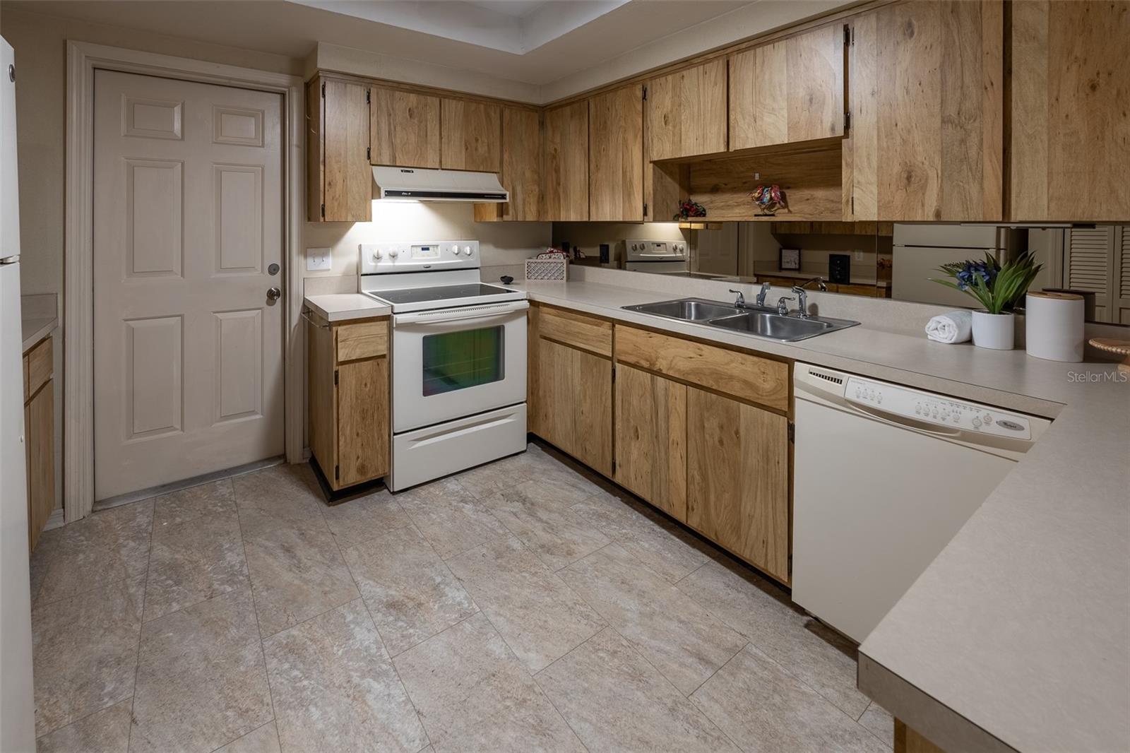 Image 13 of 41 For 1720 38 Avenue