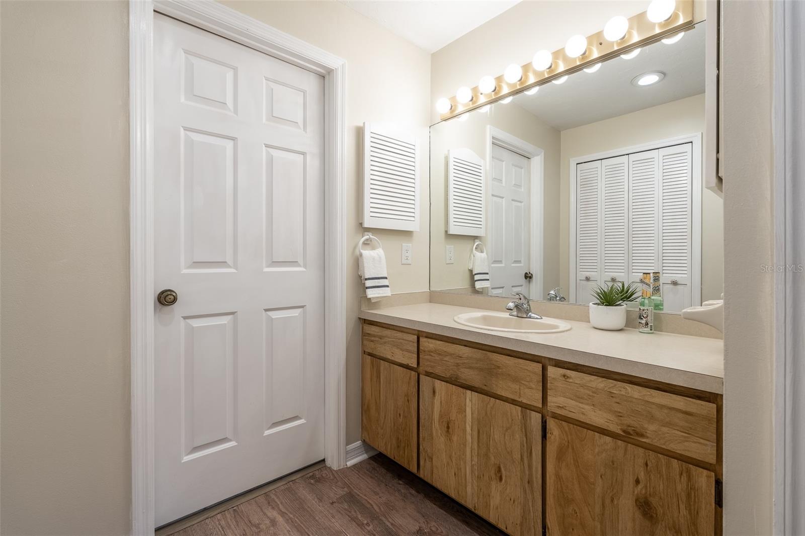 Image 20 of 41 For 1720 38 Avenue