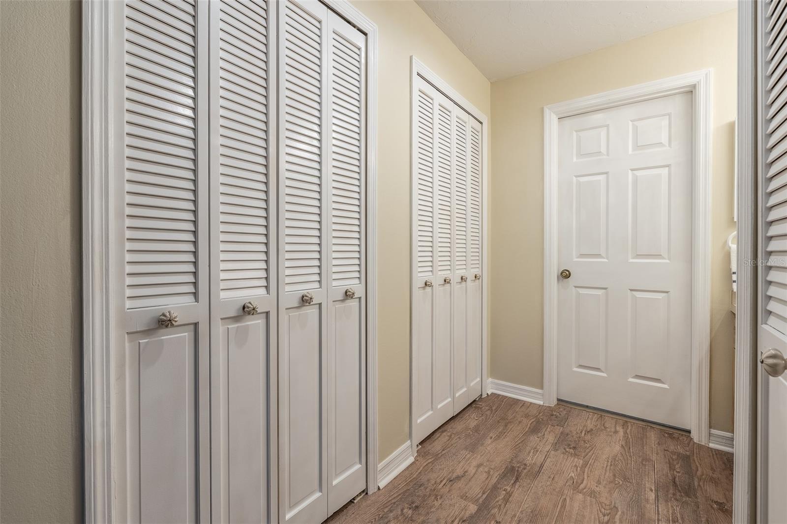 Image 21 of 41 For 1720 38 Avenue