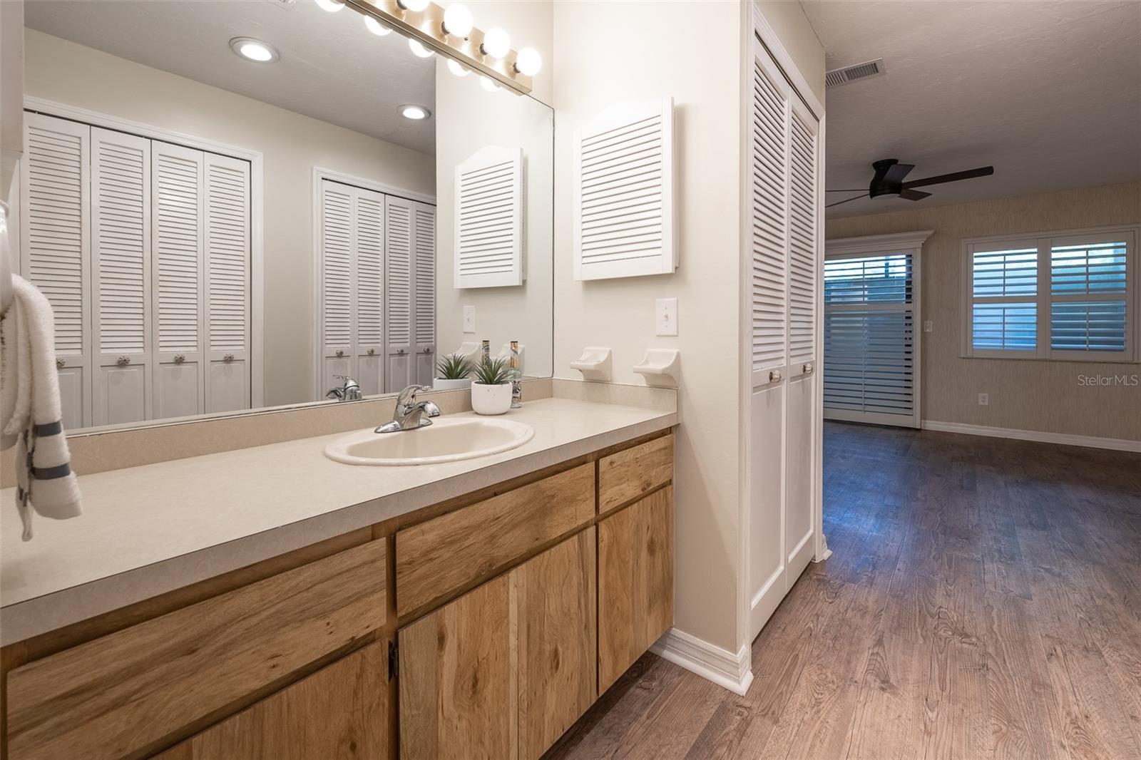 Image 23 of 41 For 1720 38 Avenue