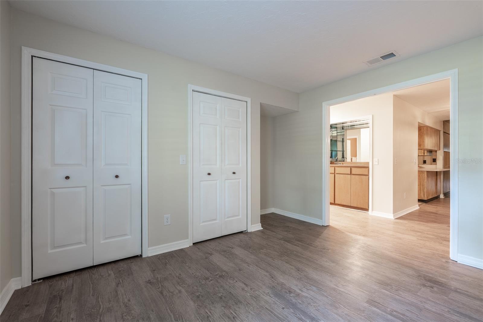 Image 25 of 41 For 1720 38 Avenue