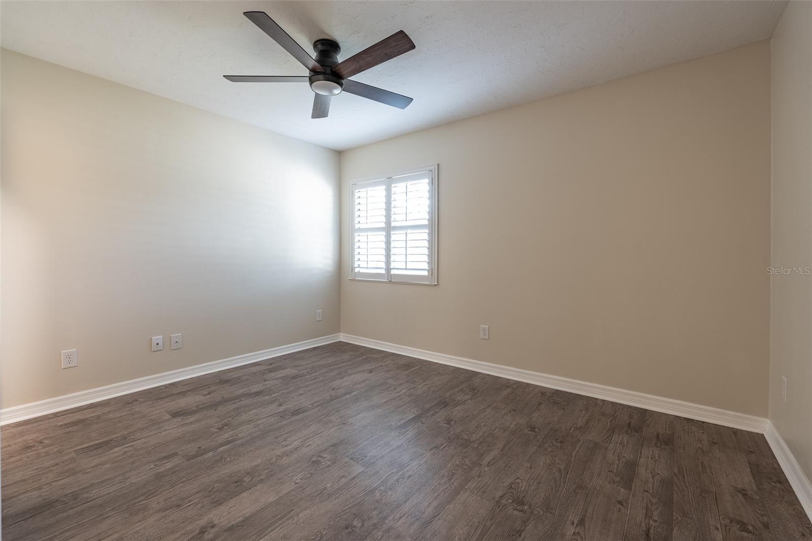 Image 28 of 41 For 1720 38 Avenue