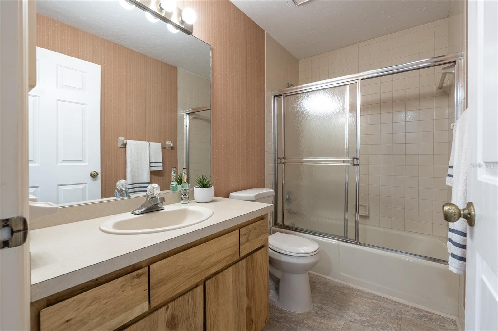 Image 29 of 41 For 1720 38 Avenue