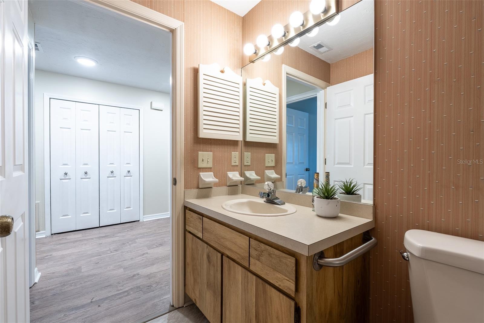 Image 30 of 41 For 1720 38 Avenue