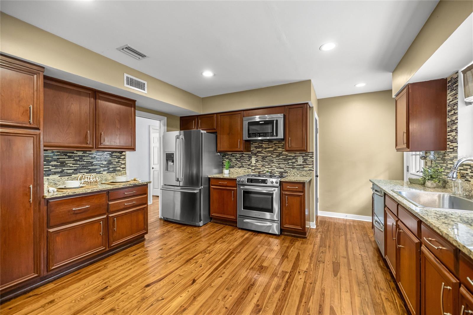 Image 11 of 37 For 732 12th Terrace