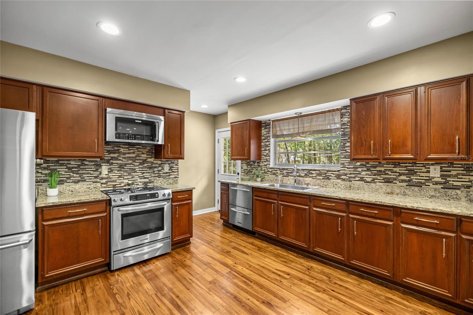 Image 12 of 37 For 732 12th Terrace