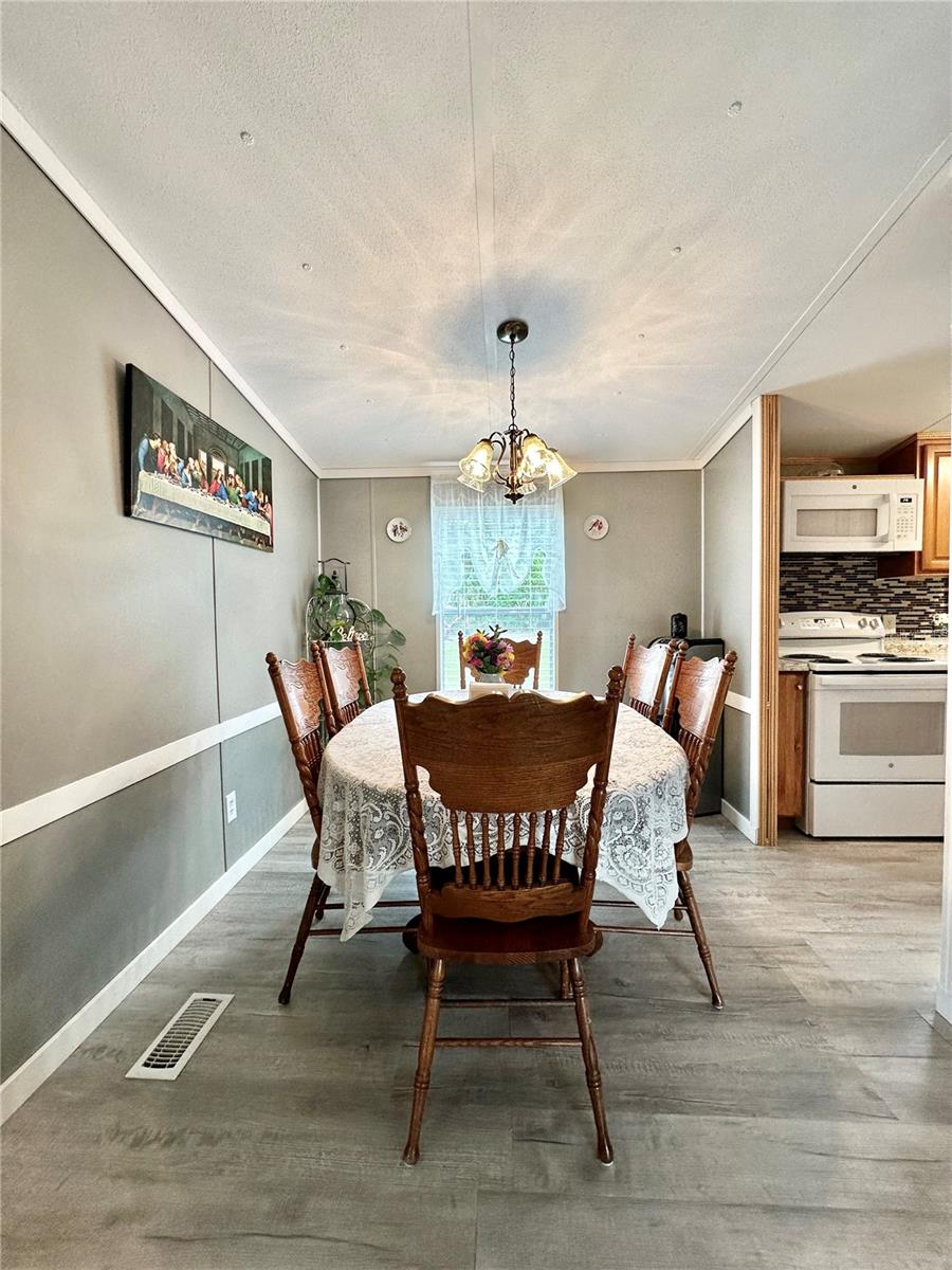 Image 13 of 31 For 18400 90th Lane