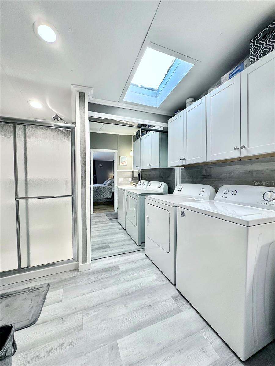 Image 17 of 31 For 18400 90th Lane